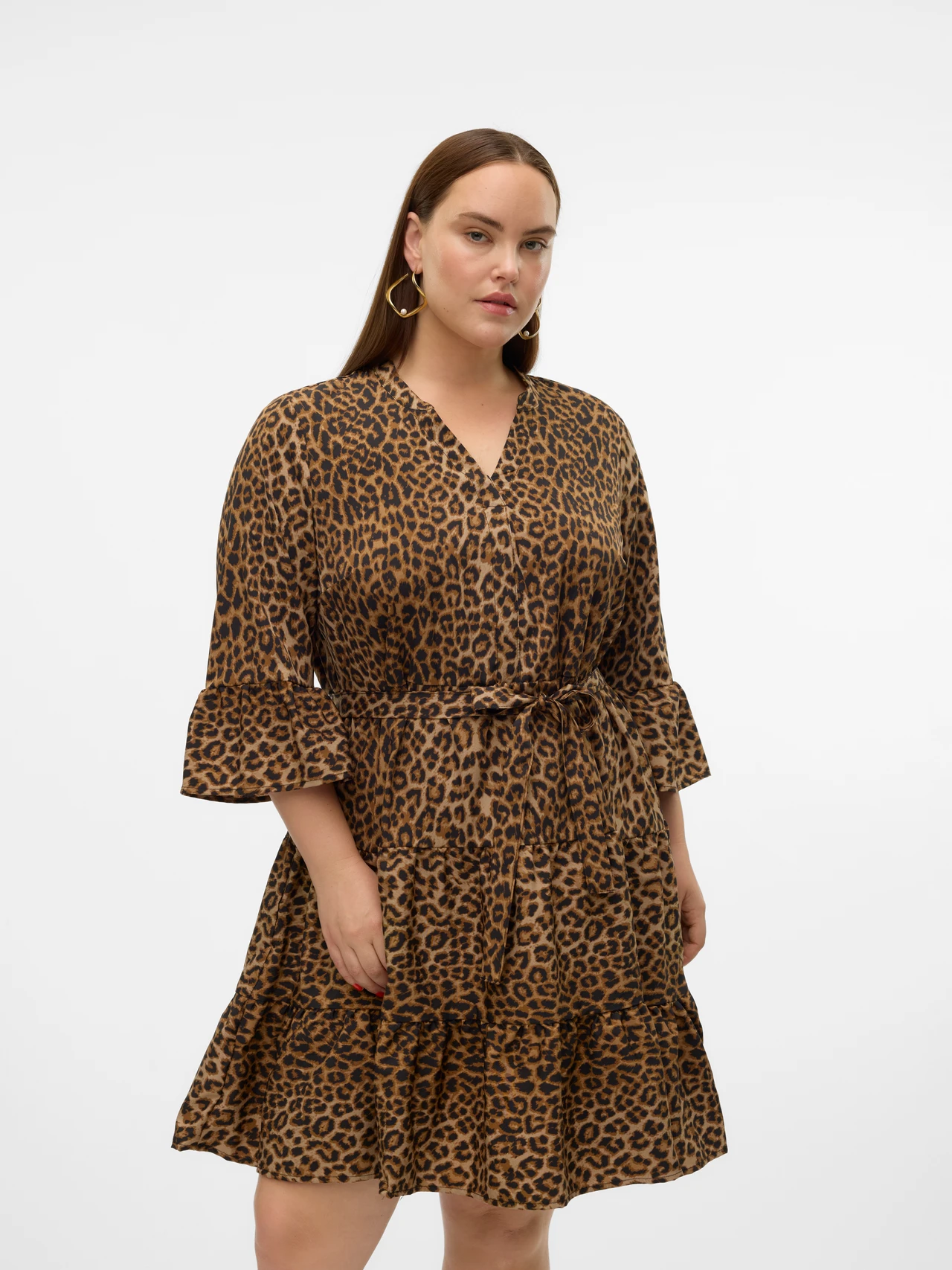 Kurzes Freizeitkleid mit geometrischem Muster und V-Ausschnitt