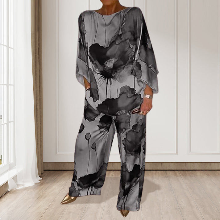 Zweiteiliges Damen Set mit weiter Hose und Oberteil mit langen Ärmeln und floralem Muster
