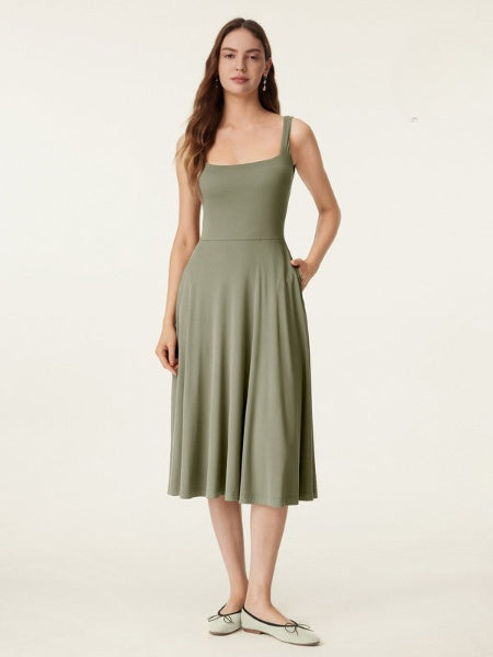Fließendes Midikleid für Damen mit eckigem Ausschnitt und schmalen Trägern