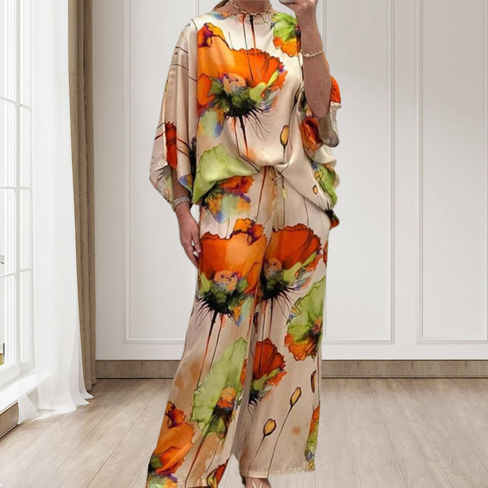 Zweiteiliges Damen Set mit weiter Hose und Oberteil mit langen Ärmeln und floralem Muster