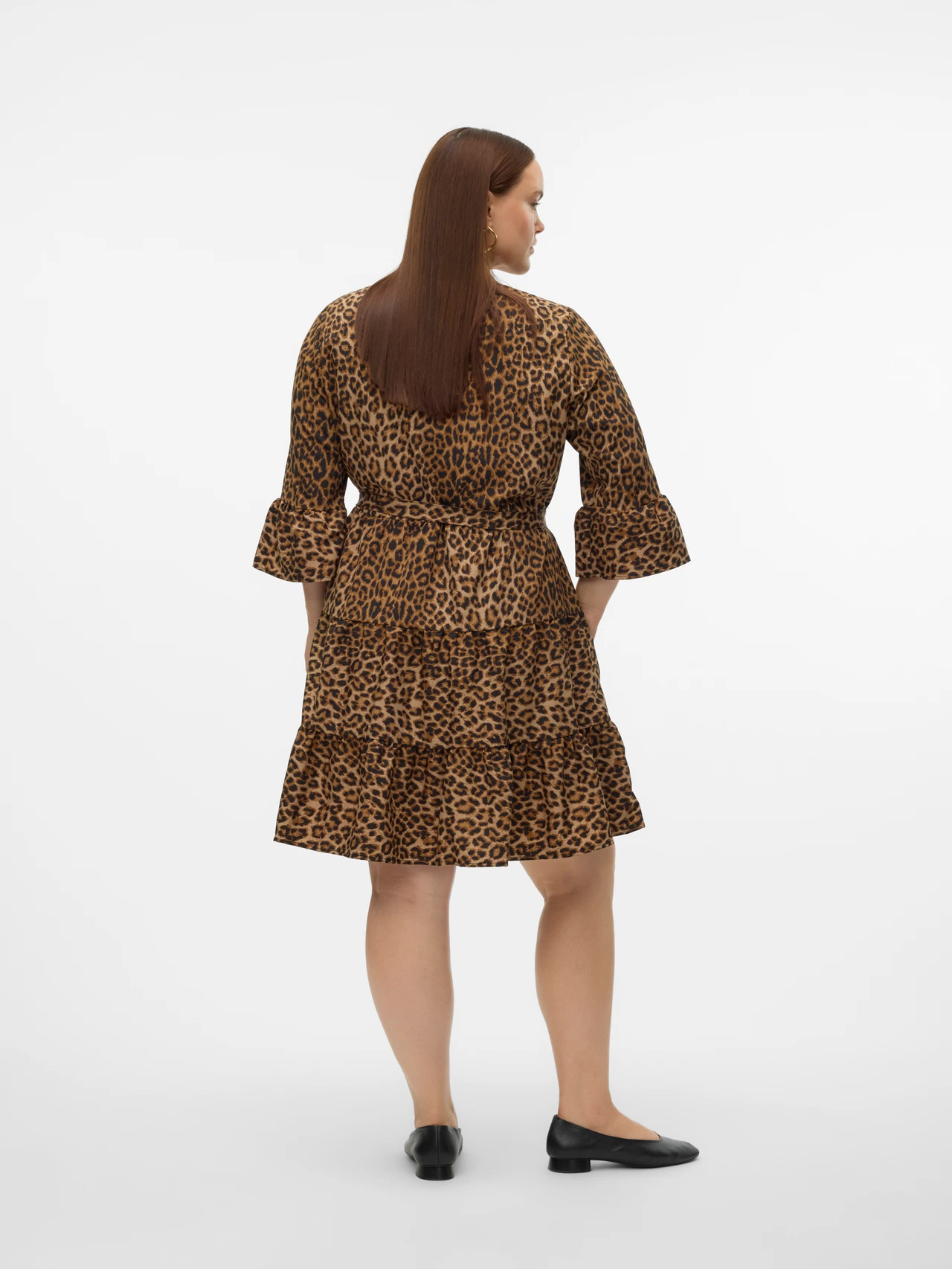 Kurzes Freizeitkleid mit geometrischem Muster und V-Ausschnitt
