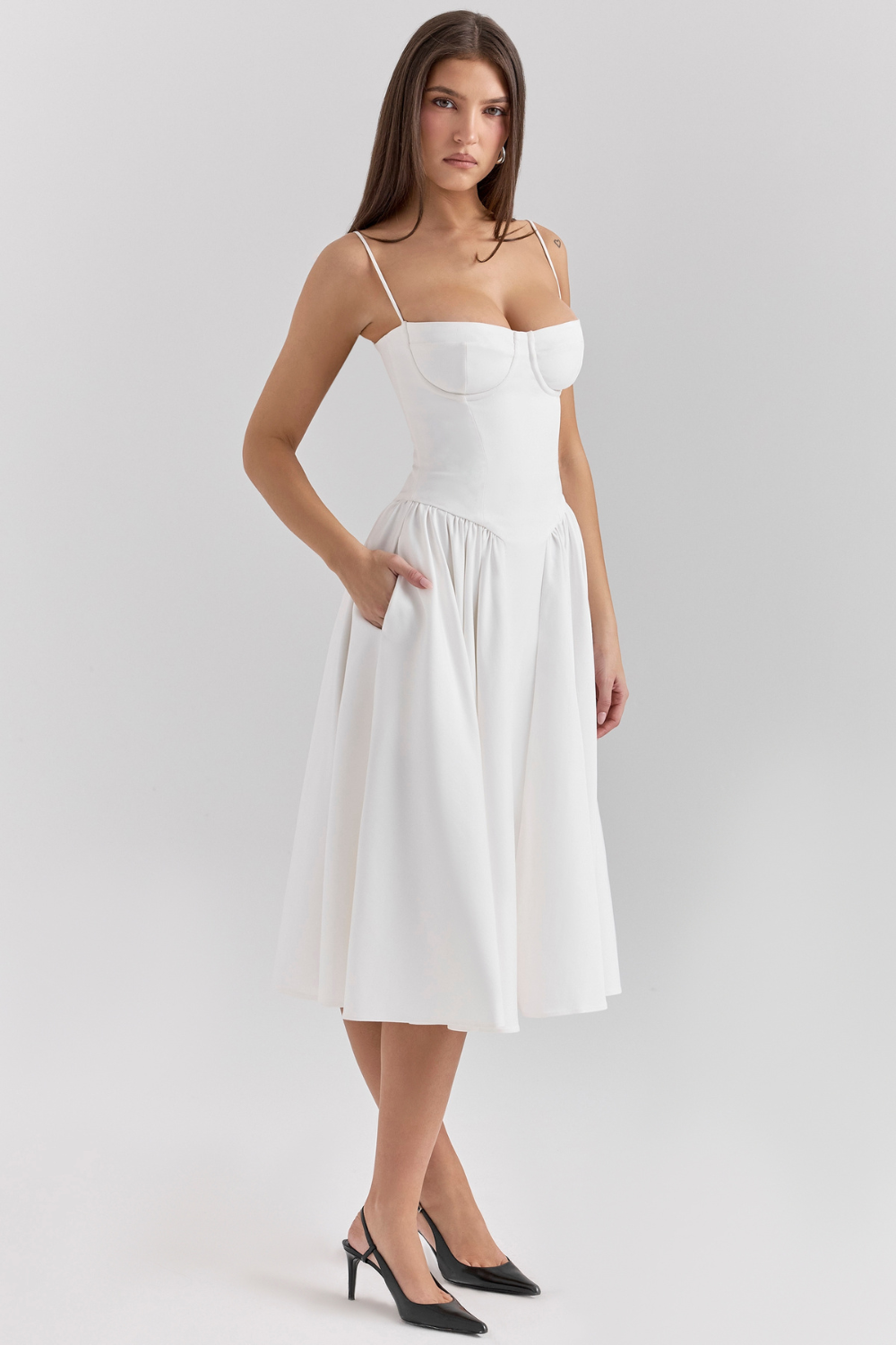 Midikleid mit Korsettstil und schmalen Trägern