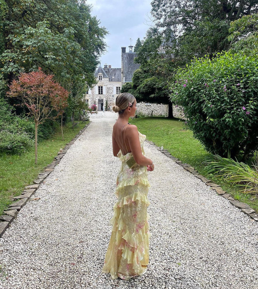 Elegantes Maxikleid mit Rüschen dünnen Trägern und offenem Rücken
