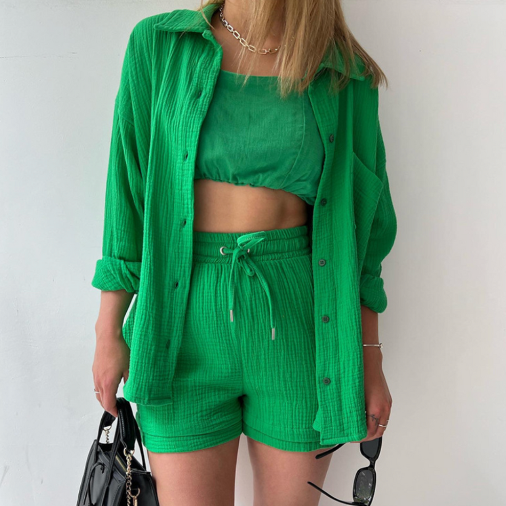 Modisches zweiteiliges Damen Set mit langärmligem Hemd und Shorts für den Sommer