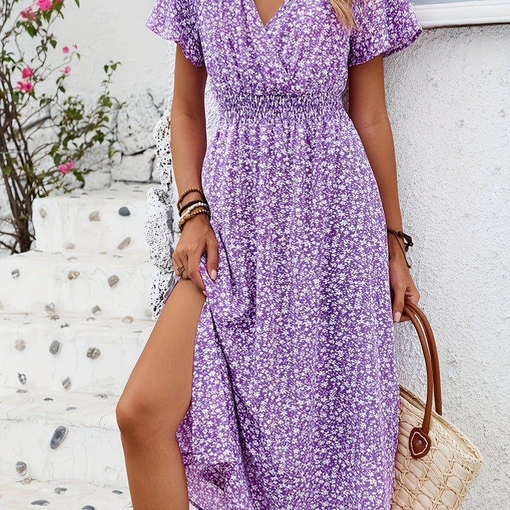 Langes Sommerkleid mit floralem Muster und fließendem Schnitt