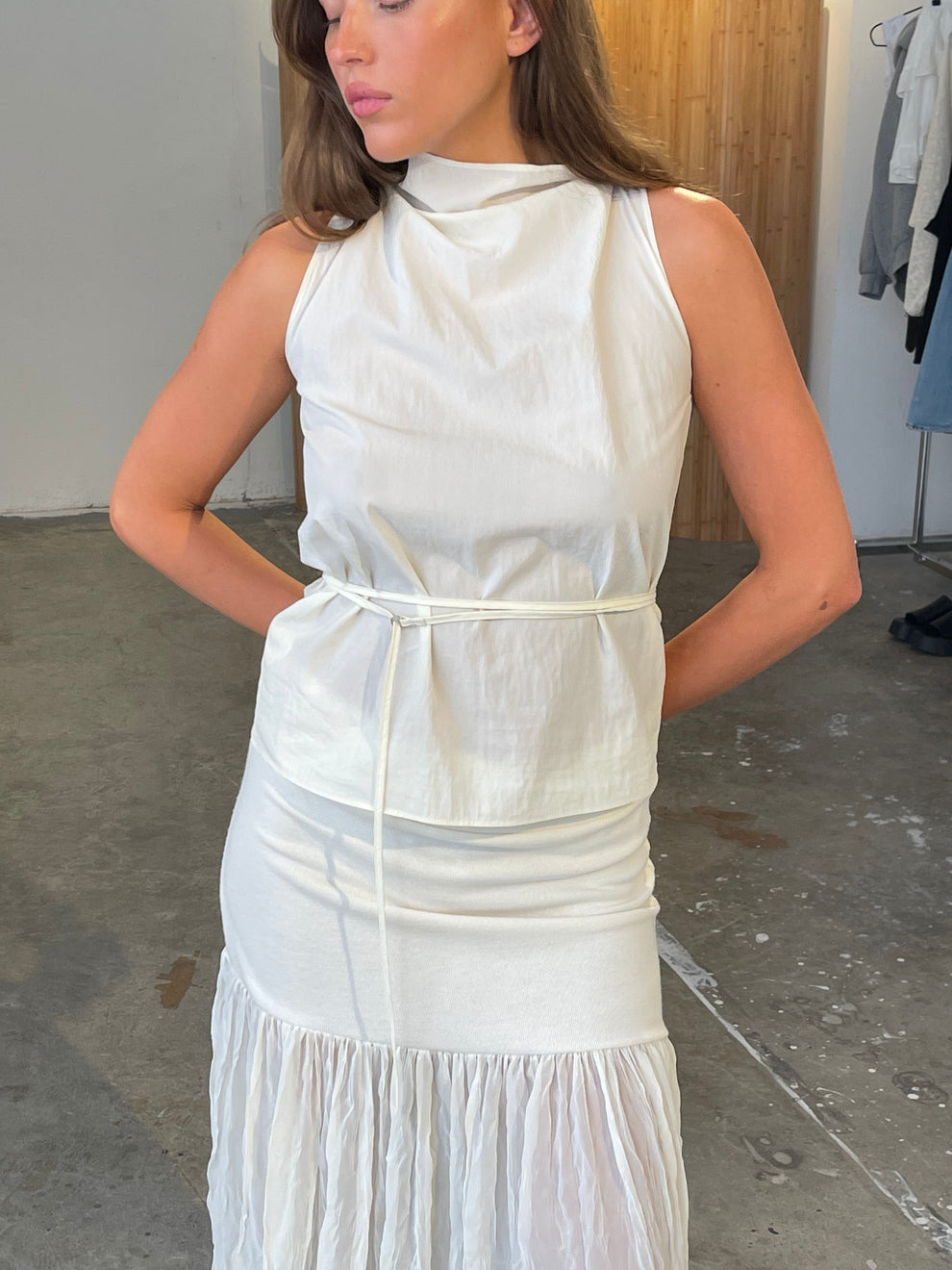 Ärmelloses Oberteil mit feinem Gürtel und stilvollem Look