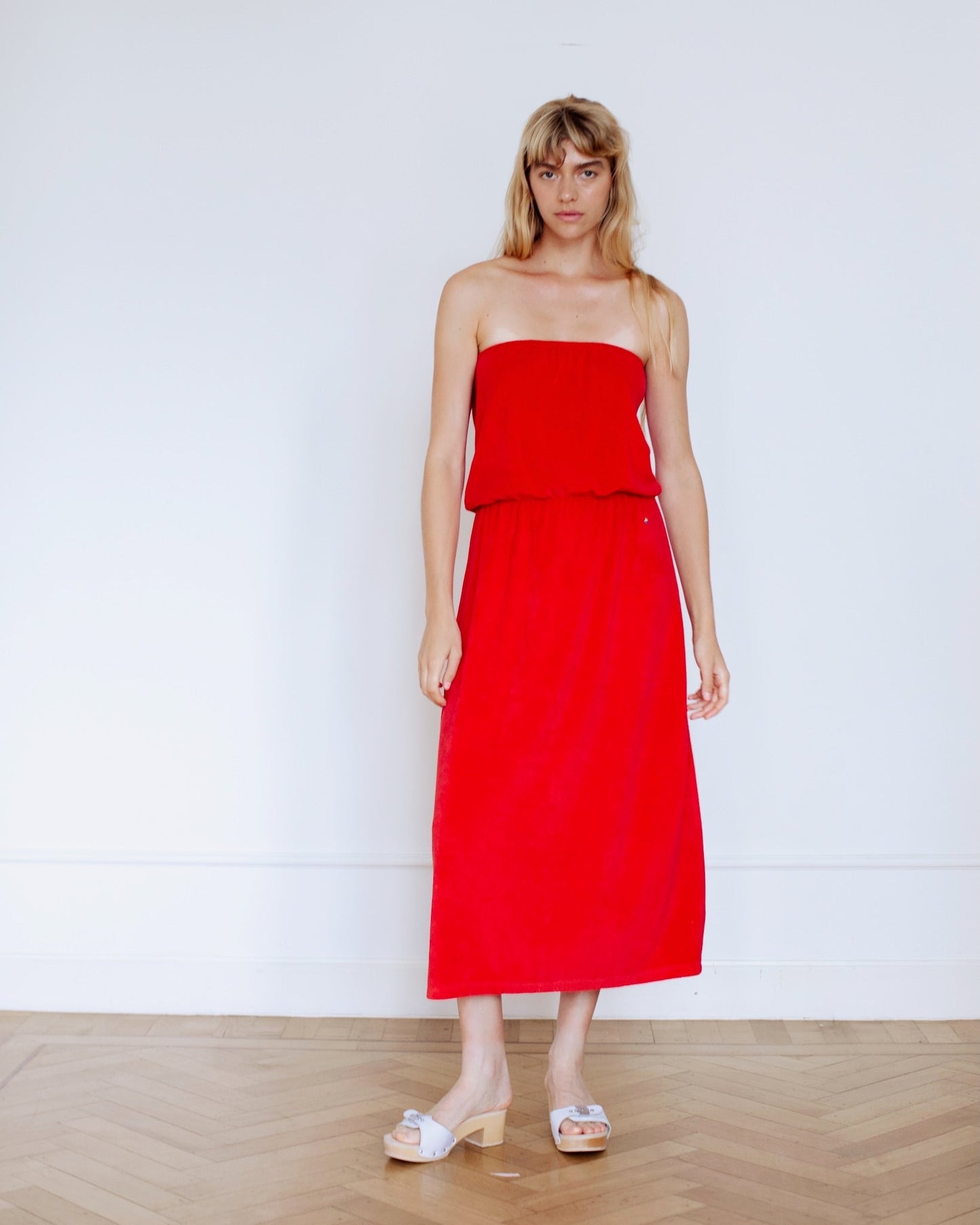 Langes ärmelloses Freizeitkleid für warme Tage mit minimalistische stijl