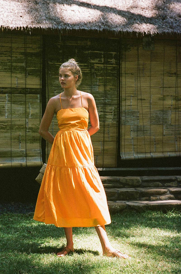 Zarte Sommer Midi Kleid mit dünnen Trägern