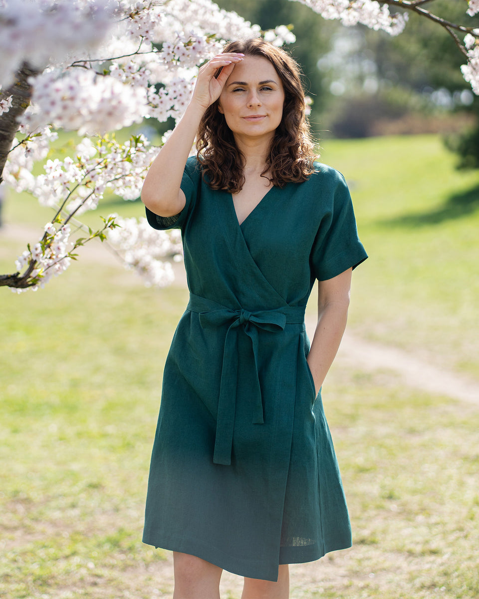 Wickelkleid mit kurzen Ärmeln und Gürtel für einen leichten Alltagsstil