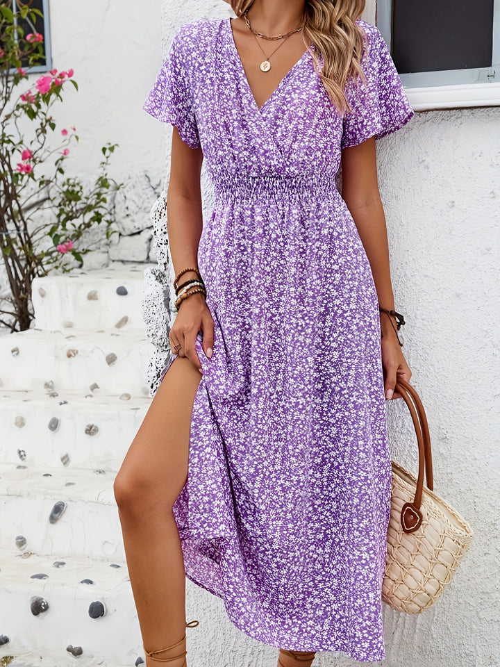Langes Sommerkleid mit floralem Muster und fließendem Schnitt