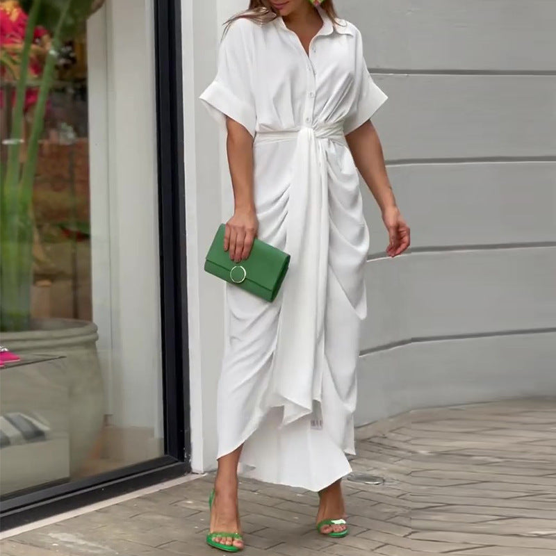 Elegantes langes Damenkleid mit Knopfleiste und kurzen weiten Ärmeln