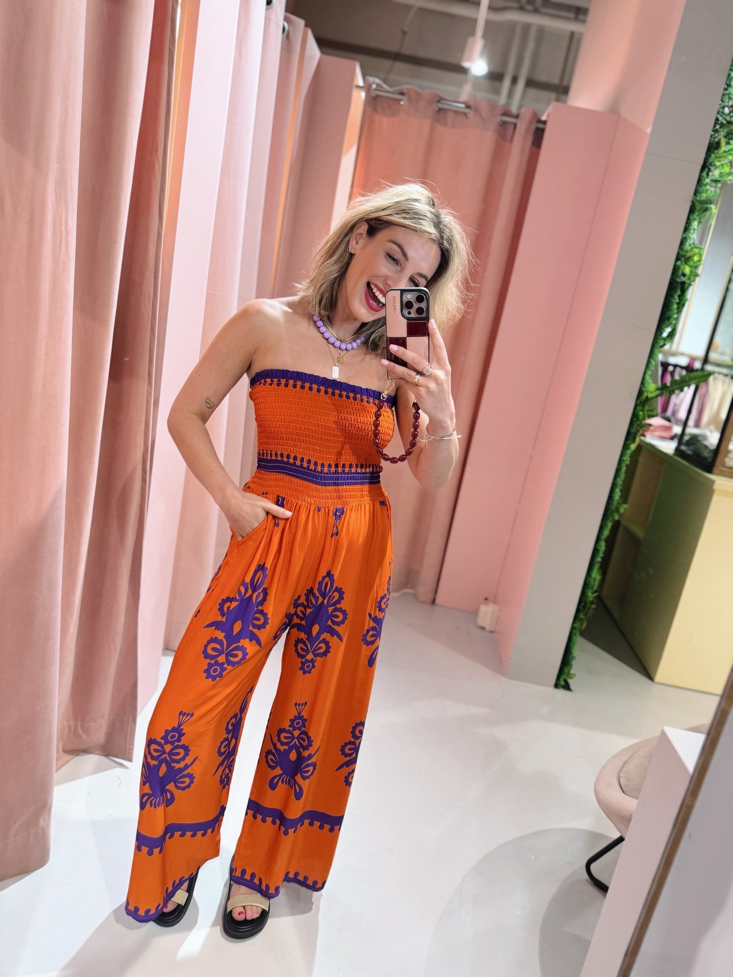 Modischer Sommer Jumpsuit trägerlos im entspannten Boho Look