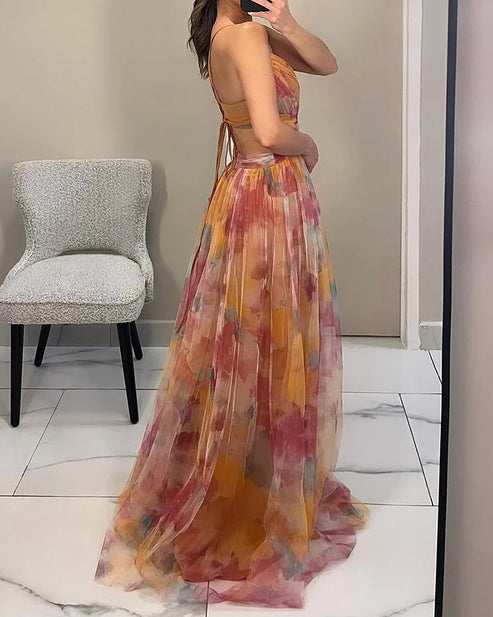 Romantisches Maxikleid mit schmalen Trägern und Aquarellmuster