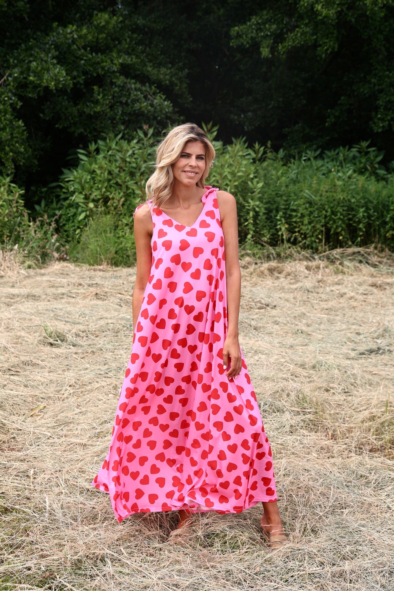 Weites ärmelloses Maxikleid im modernen Stil