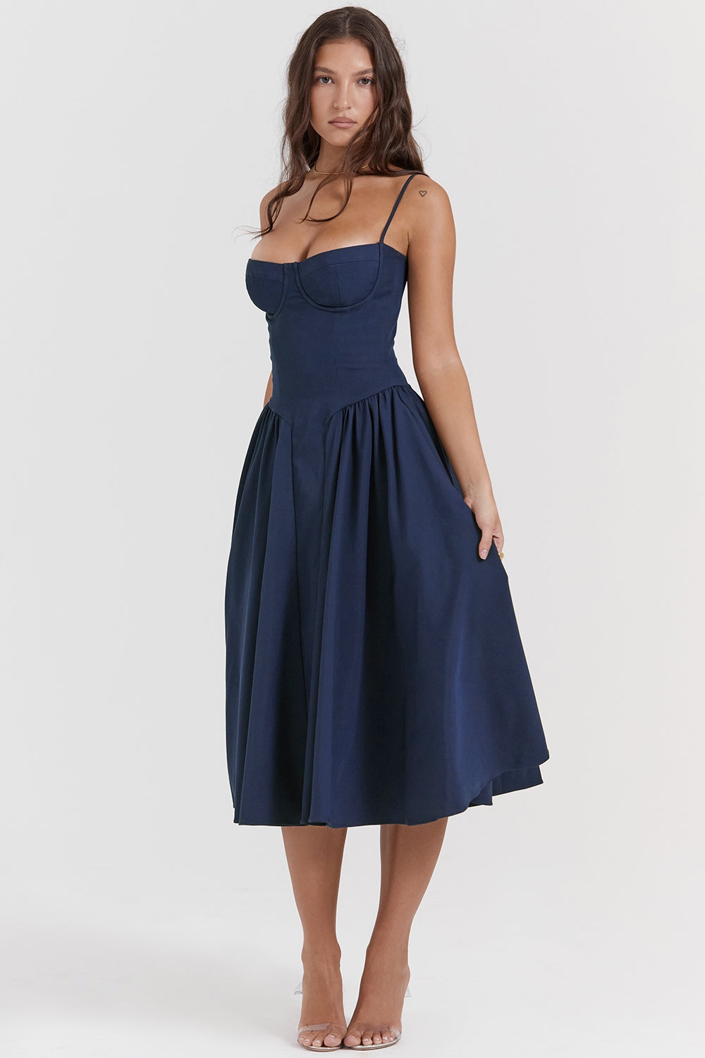 Midikleid mit Korsettstil und schmalen Trägern