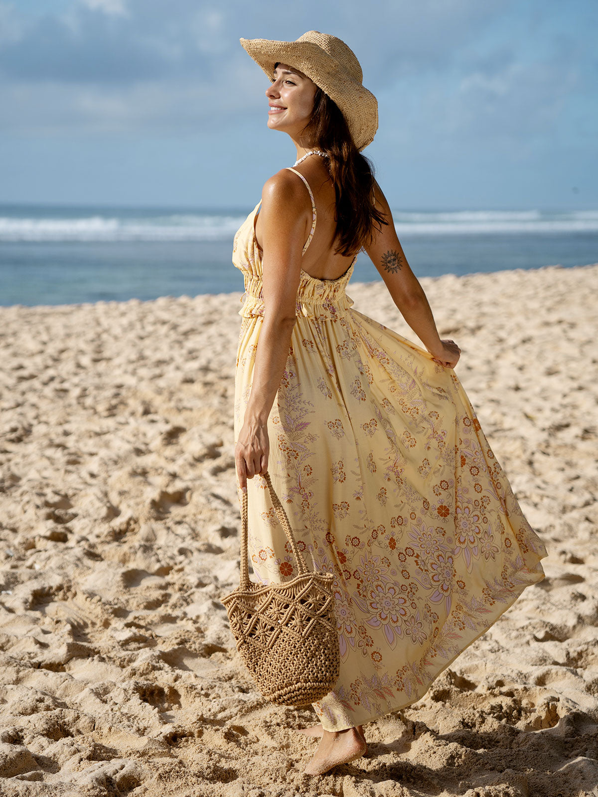 Ärmelloses Maxikleid mit Bindeelement ideal für den Strand