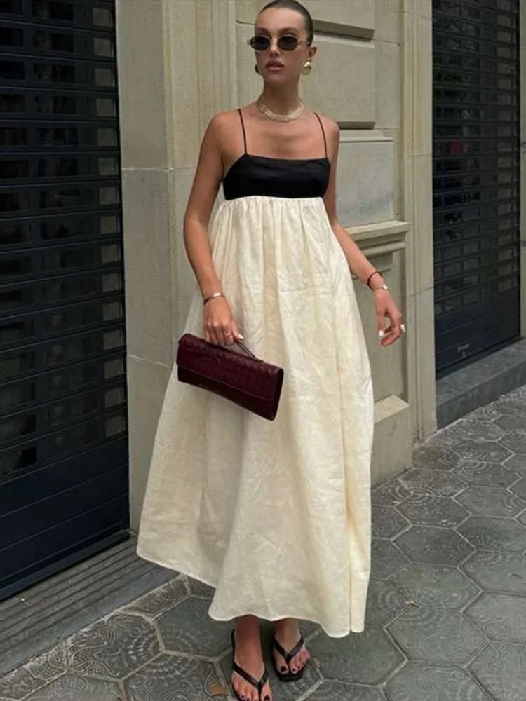 Modernes Sommer Maxikleid mit schmalen Trägern und lockerer Passform