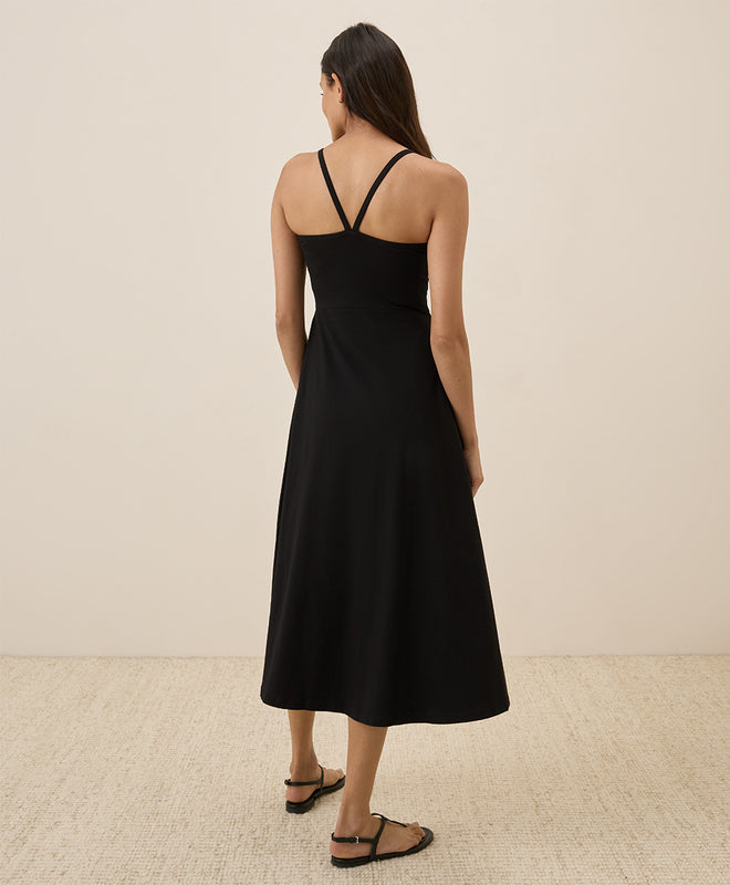 Leichtes Midikleid mit schmalen Trägern und ausgestelltem Schnitt für warme Anlässe