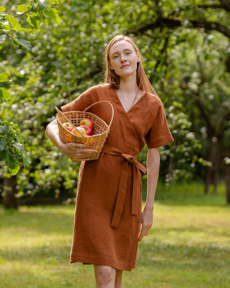 Wickelkleid mit kurzen Ärmeln und Gürtel für einen leichten Alltagsstil
