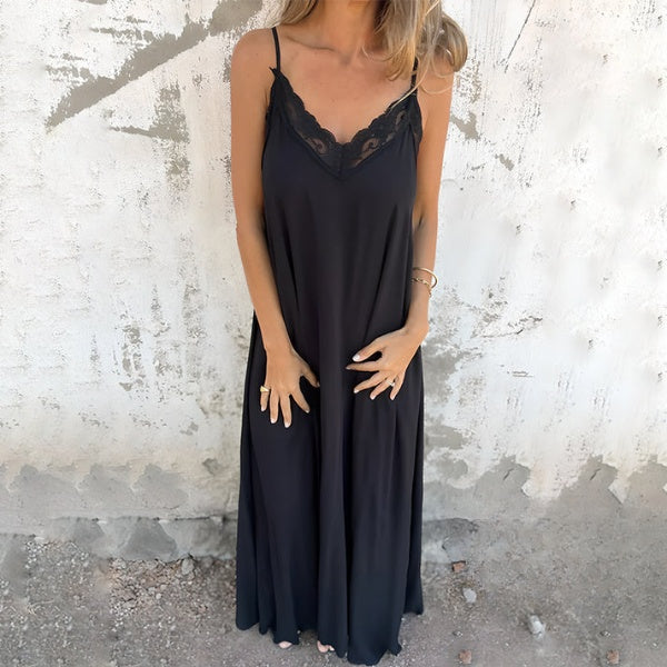 Langes Kleid mit V Ausschnitt und Spaghettiträgern im eleganten Nachtkleid Stil