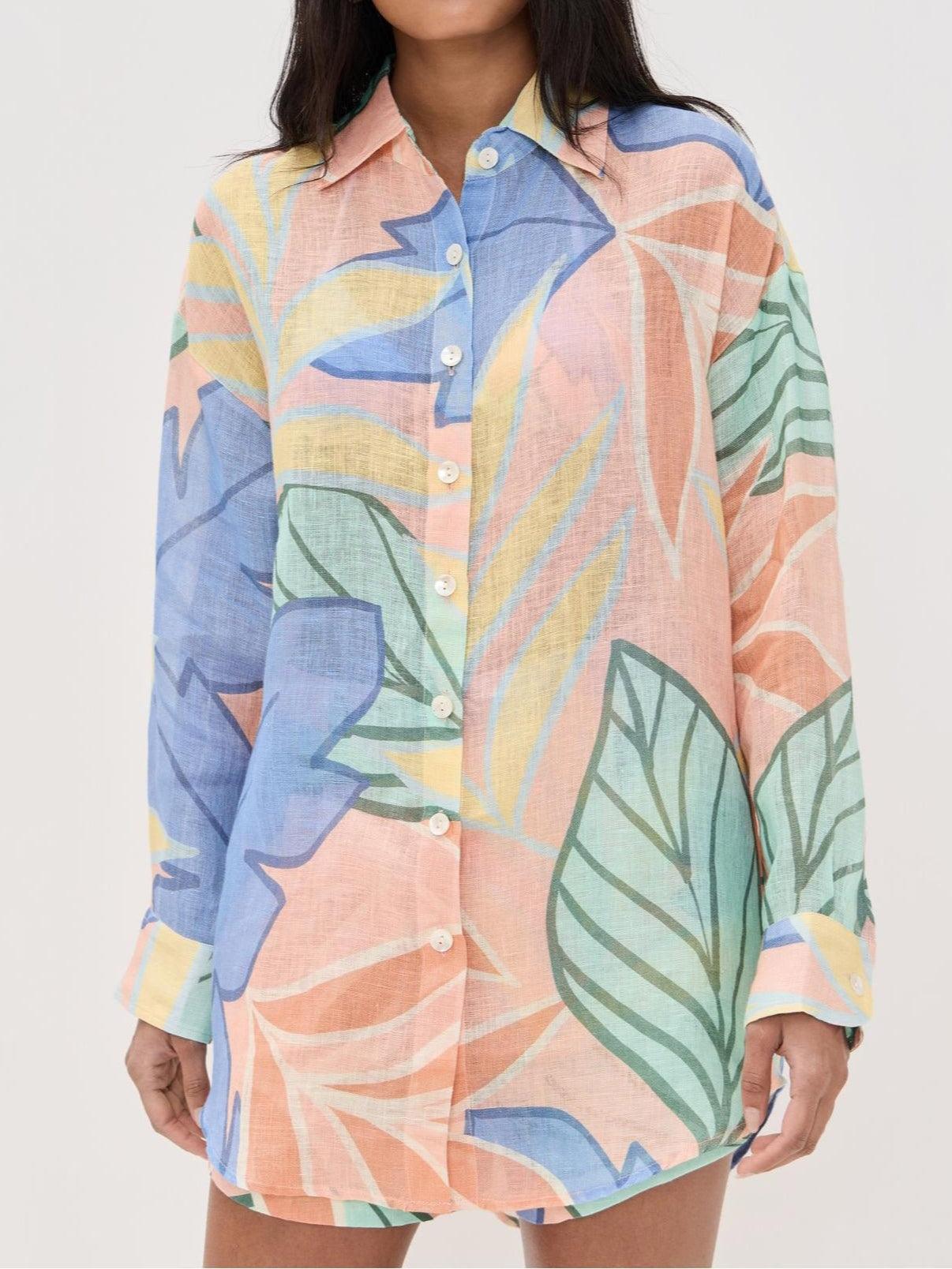 Zweiteiliges Sommer Set mit Shorts und Hemd im tropischen Blätterdesign