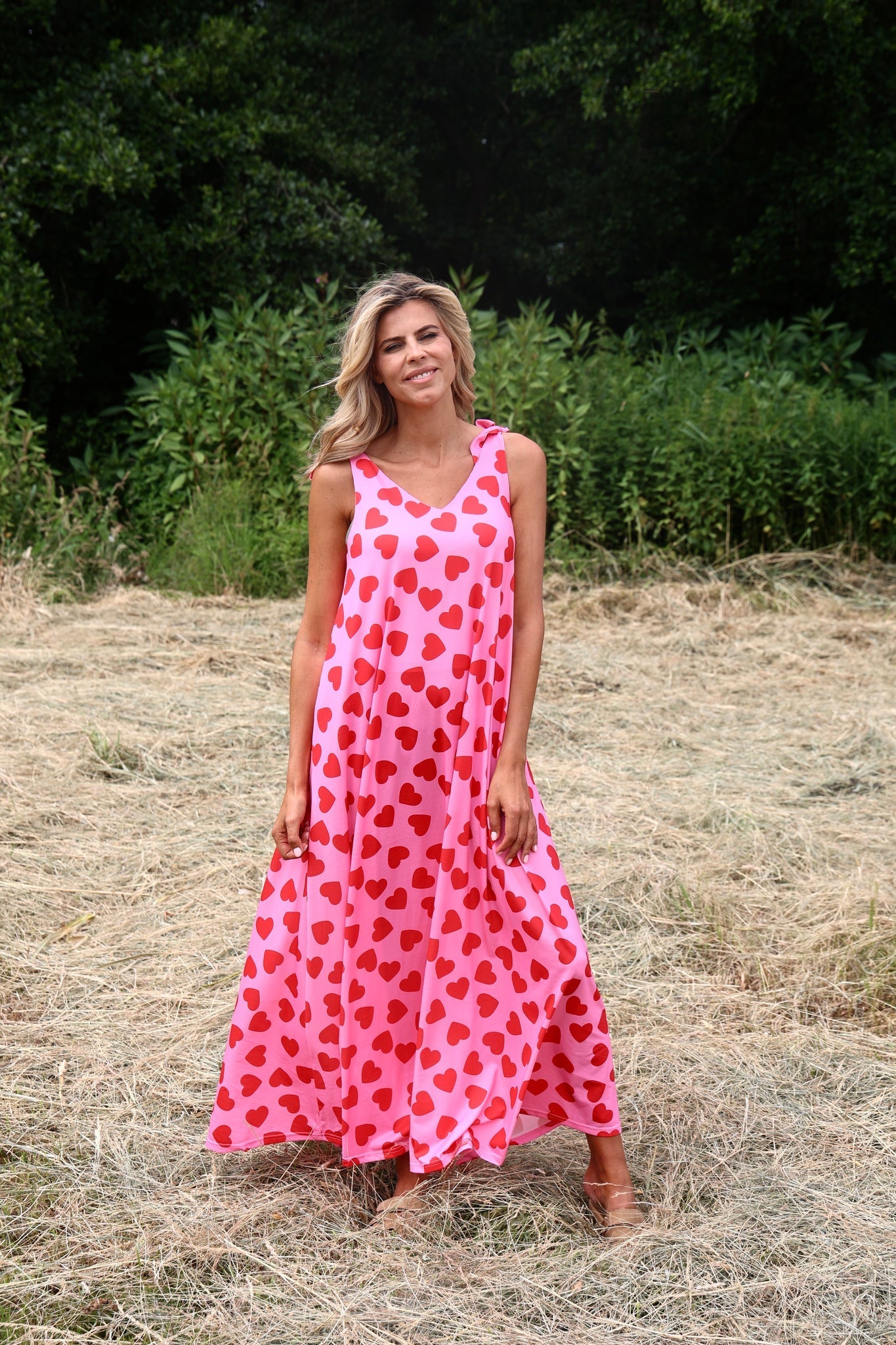 Weites ärmelloses Maxikleid im modernen Stil