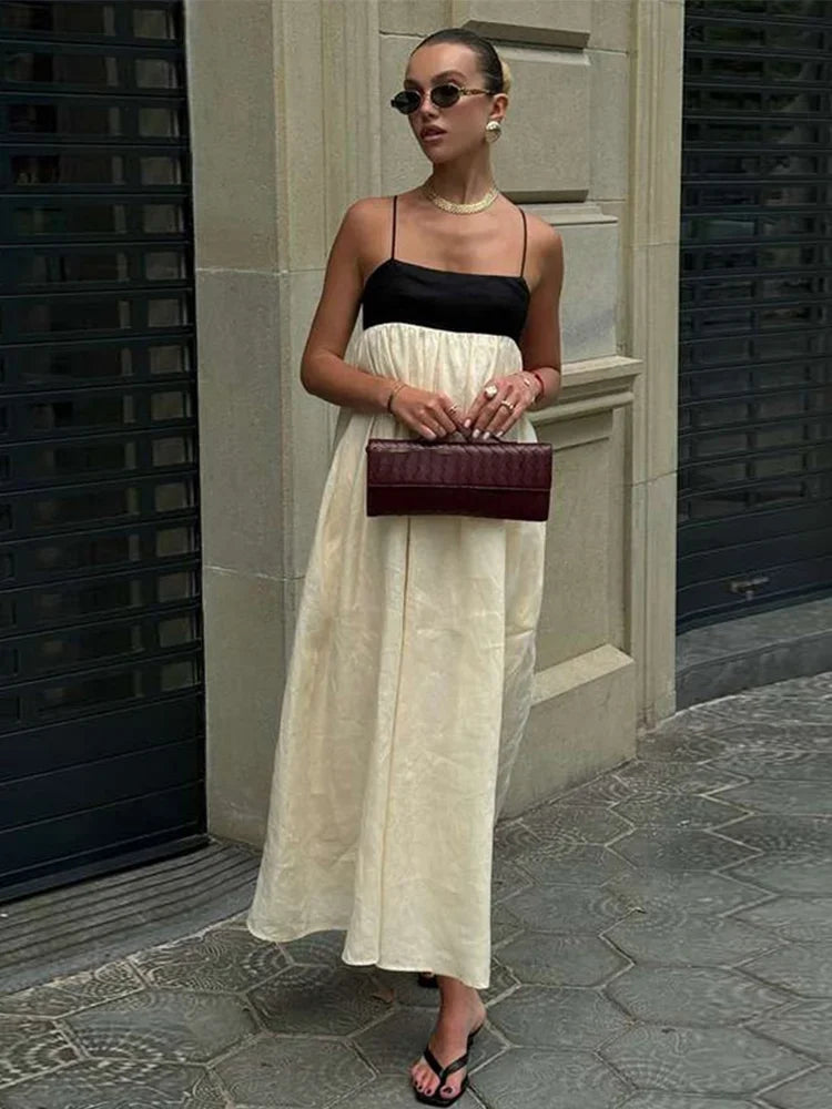 Modernes Sommer Maxikleid mit schmalen Trägern und lockerer Passform