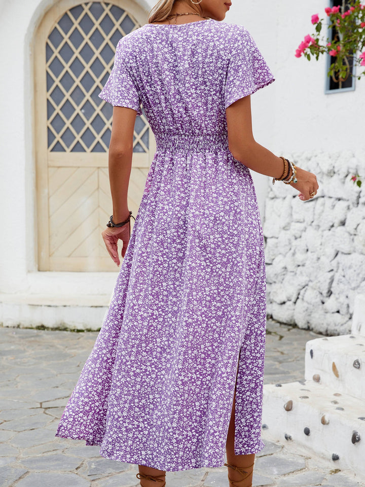 Langes Sommerkleid mit floralem Muster und fließendem Schnitt