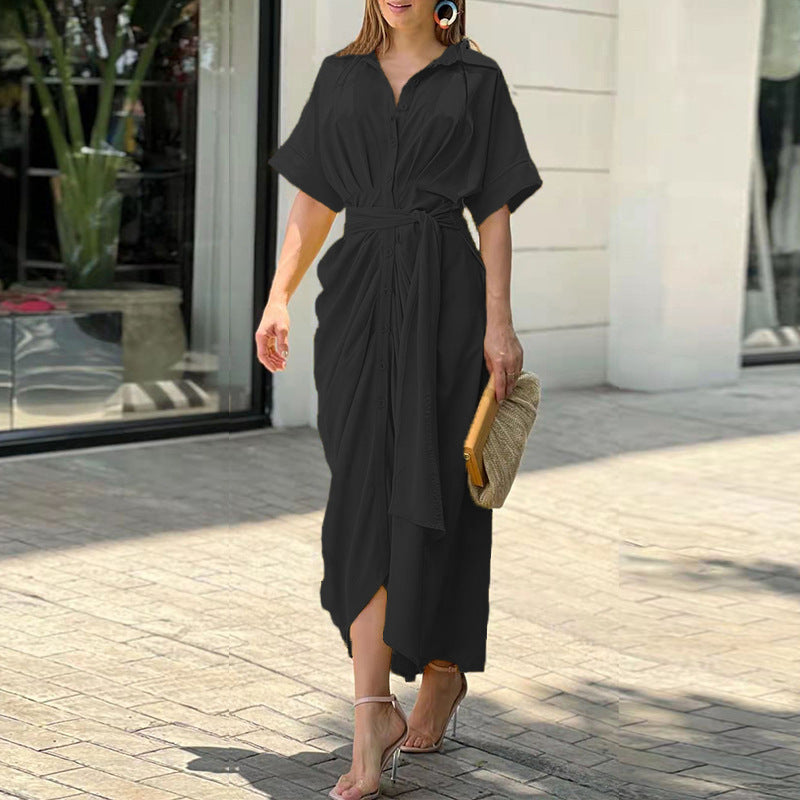 Elegantes langes Damenkleid mit Knopfleiste und kurzen weiten Ärmeln