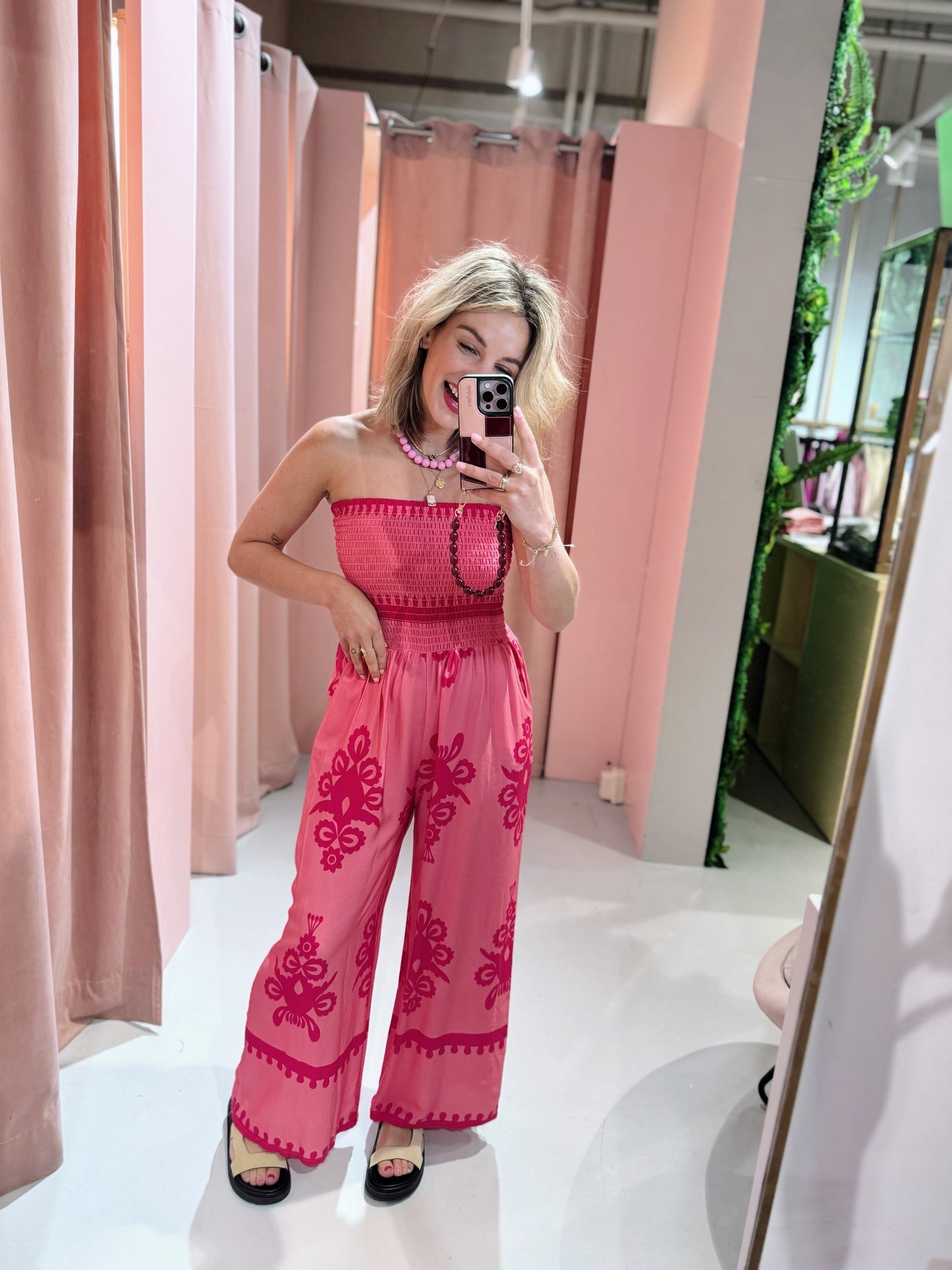 Modischer Sommer Jumpsuit trägerlos im entspannten Boho Look