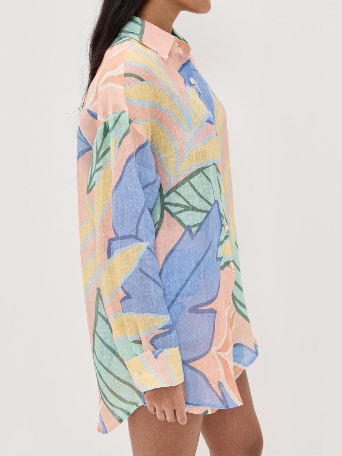 Zweiteiliges Sommer Set mit Shorts und Hemd im tropischen Blätterdesign