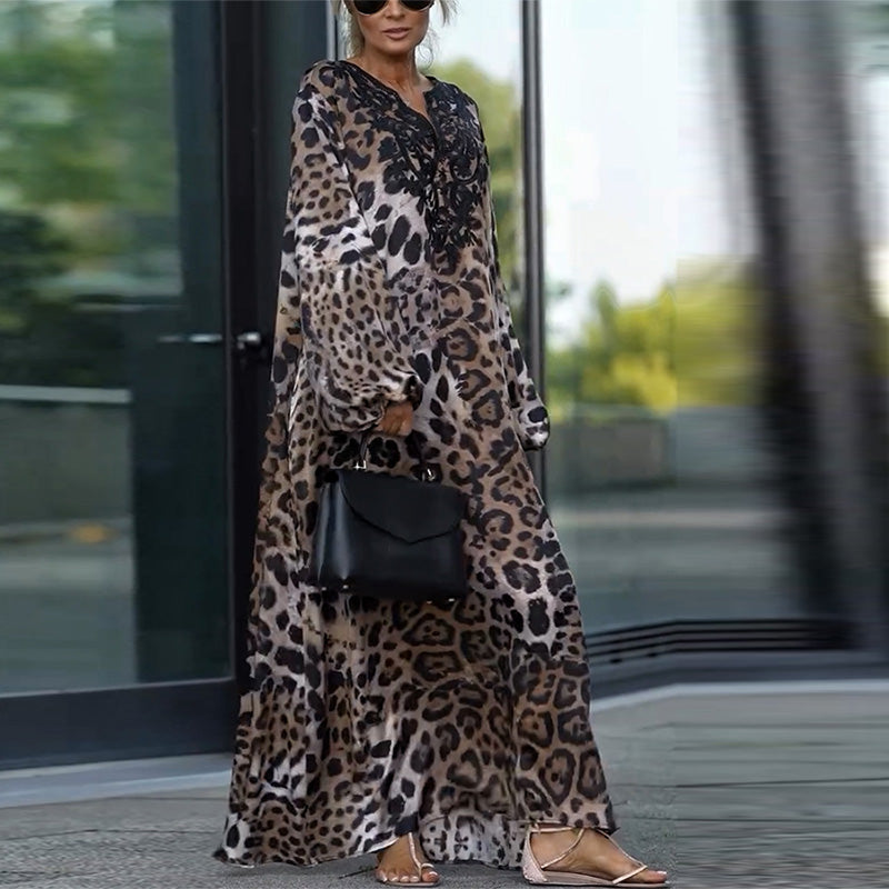 Damenkleid mit langen Ärmeln und lockerem Leopardenmuster