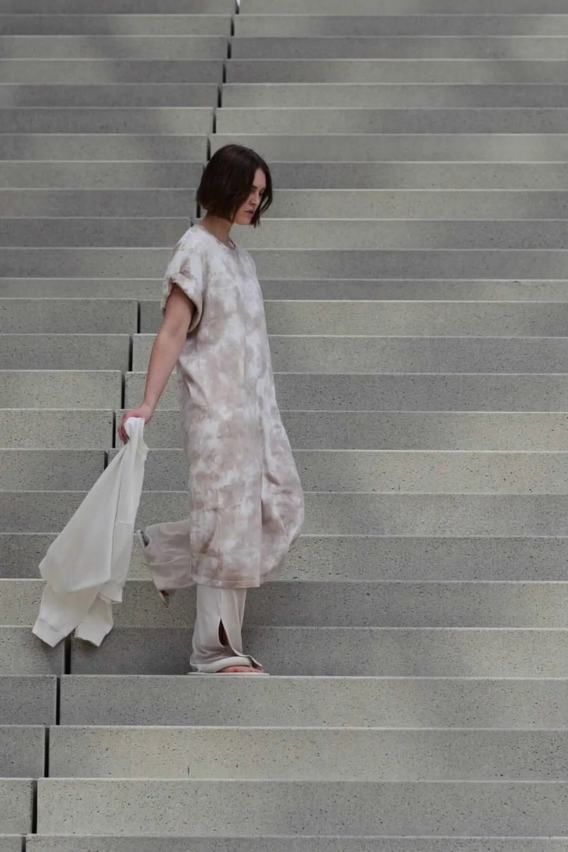 Langes Freizeitkleid mit Batikmuster und lockerem Schnitt für entspannte Sommertage