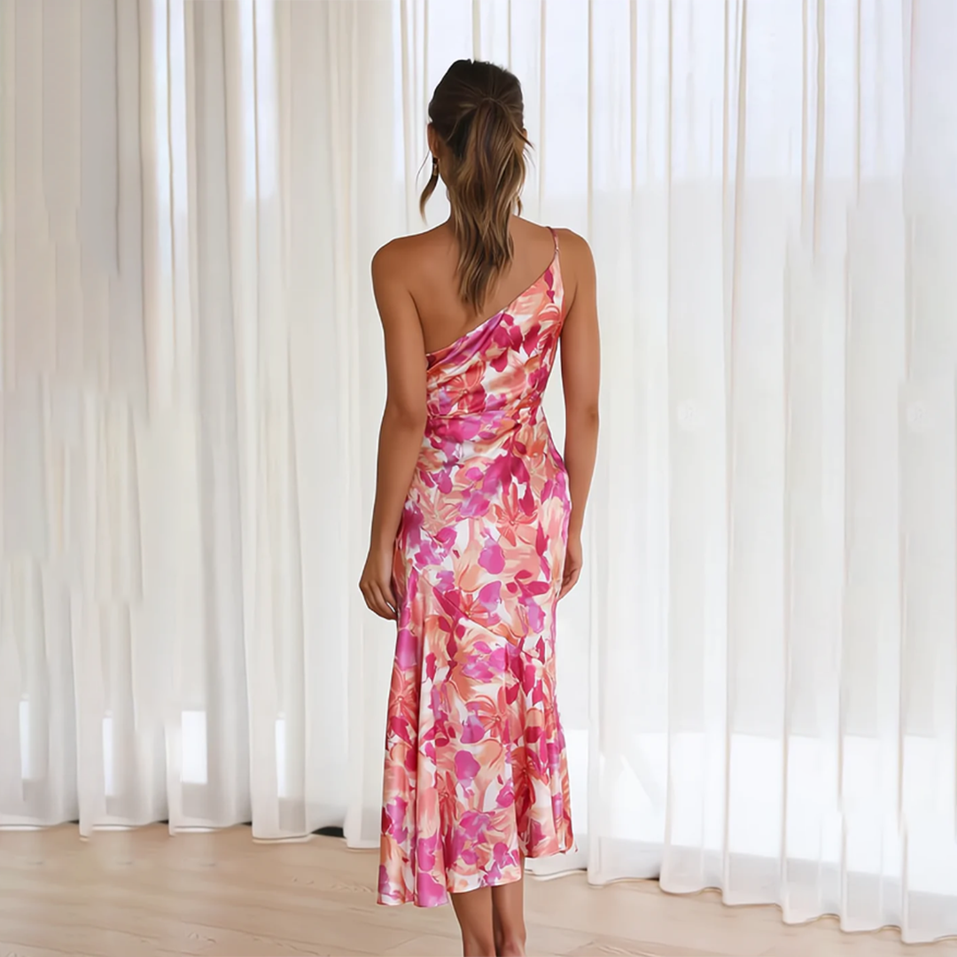 Sommerliches Midikleid mit Blumenmuster und einem Schulterträger