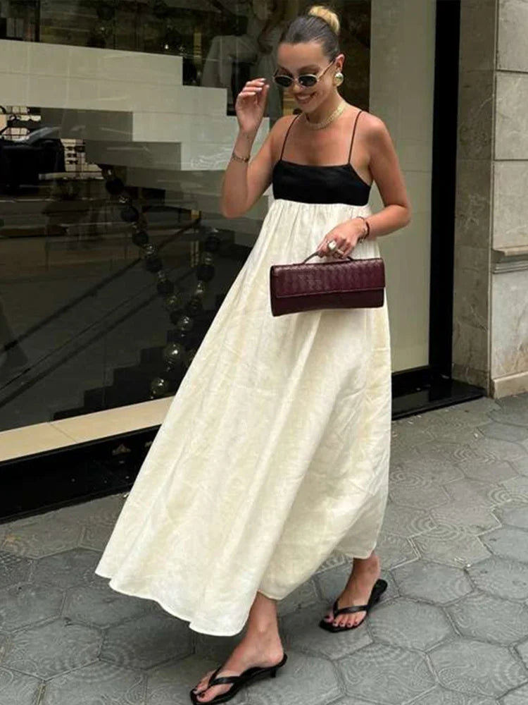 Modernes Sommer Maxikleid mit schmalen Trägern und lockerer Passform