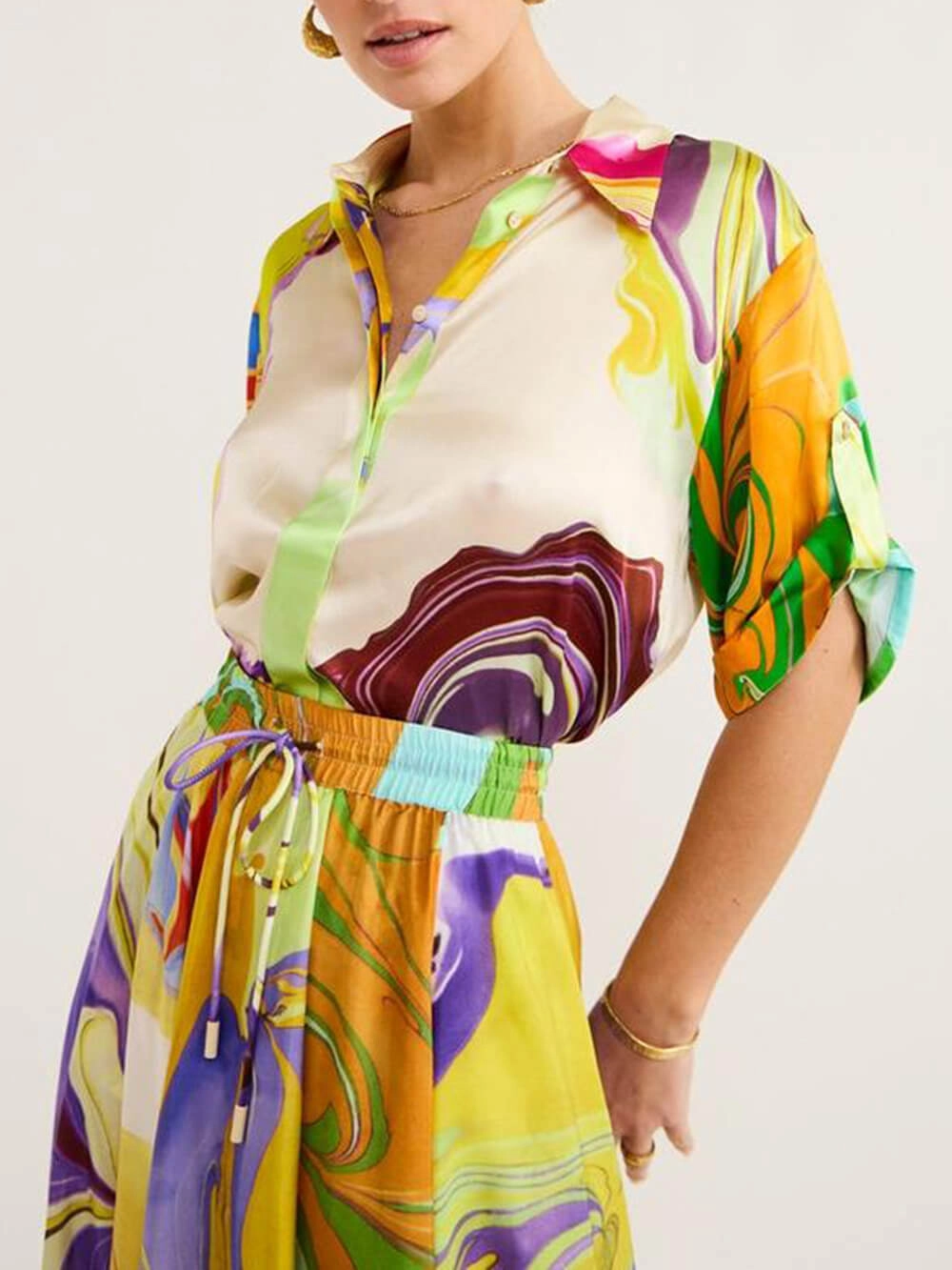 Zweiteiliges Set aus Bluse und langer Rock mit stilvollem Sommermuster
