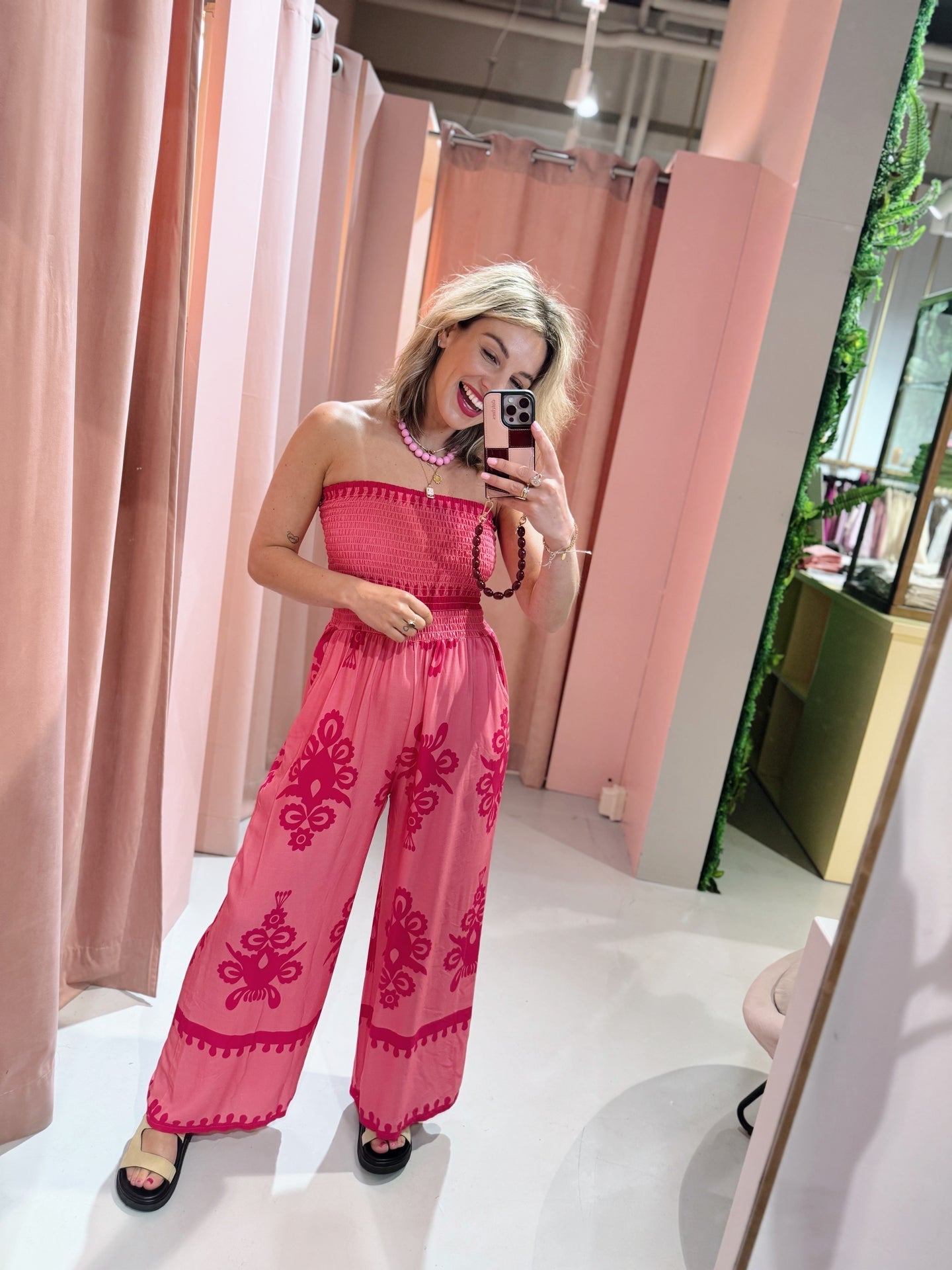 Modischer Sommer Jumpsuit trägerlos im entspannten Boho Look