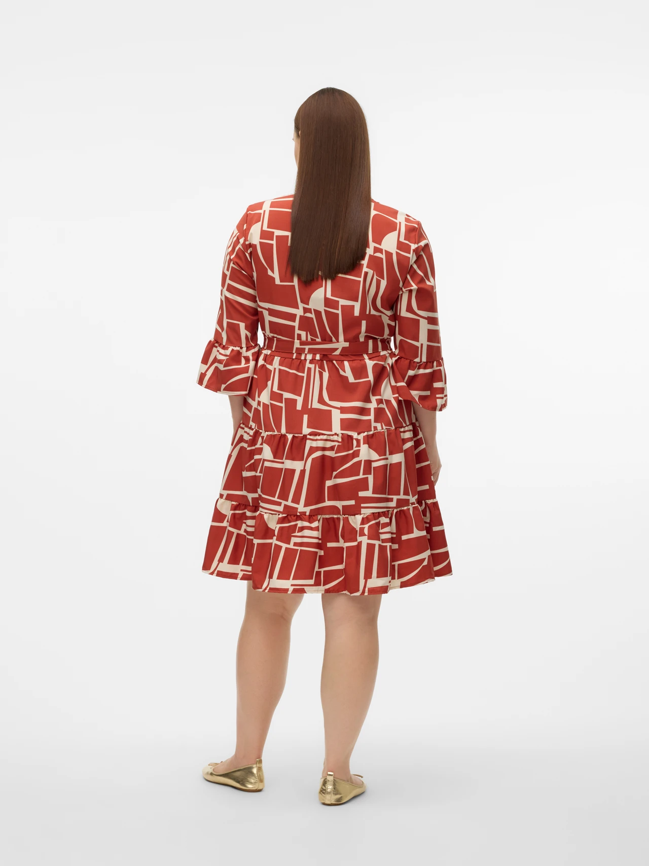 Kurzes Freizeitkleid mit geometrischem Muster und V-Ausschnitt