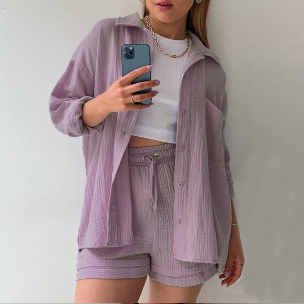 Modisches zweiteiliges Damen Set mit langärmligem Hemd und Shorts für den Sommer