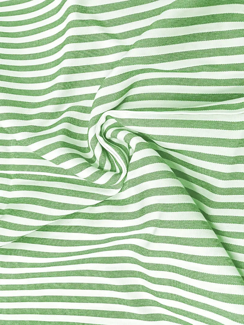 Kurzes gestreiftes Kleid für Damen ideal für warme Tage