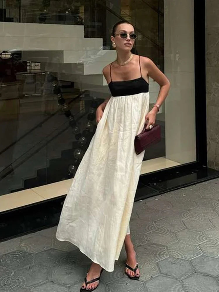 Modernes Sommer Maxikleid mit schmalen Trägern und lockerer Passform