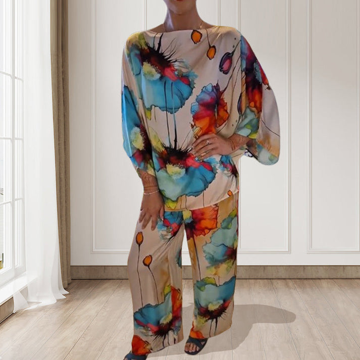 Zweiteiliges Damen Set mit weiter Hose und Oberteil mit langen Ärmeln und floralem Muster