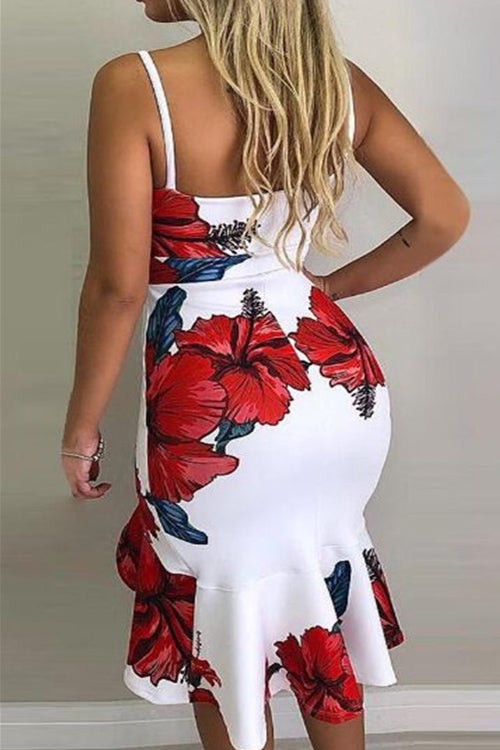 Sommerliches Midikleid mit schmalen Trägern tiefem Ausschnitt und Volant am Saum