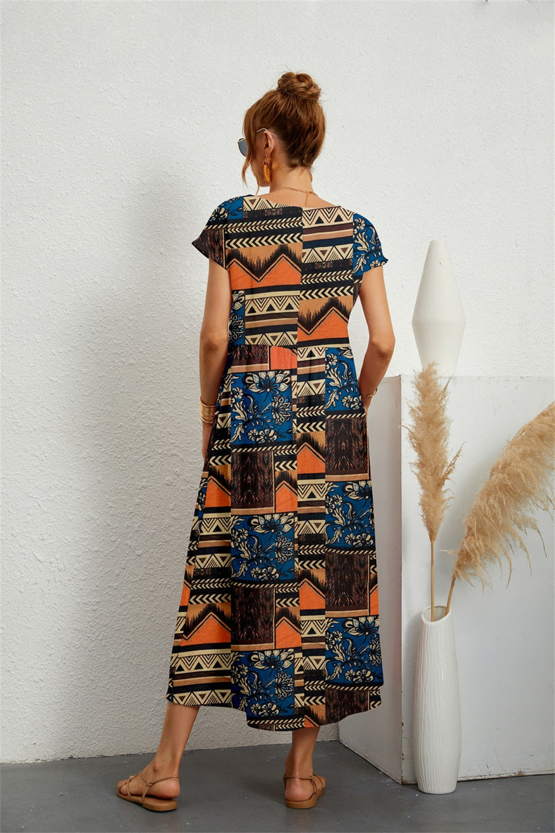 Langes Freizeitkleid für Damen mit leichtem Muster und kurzen Ärmeln