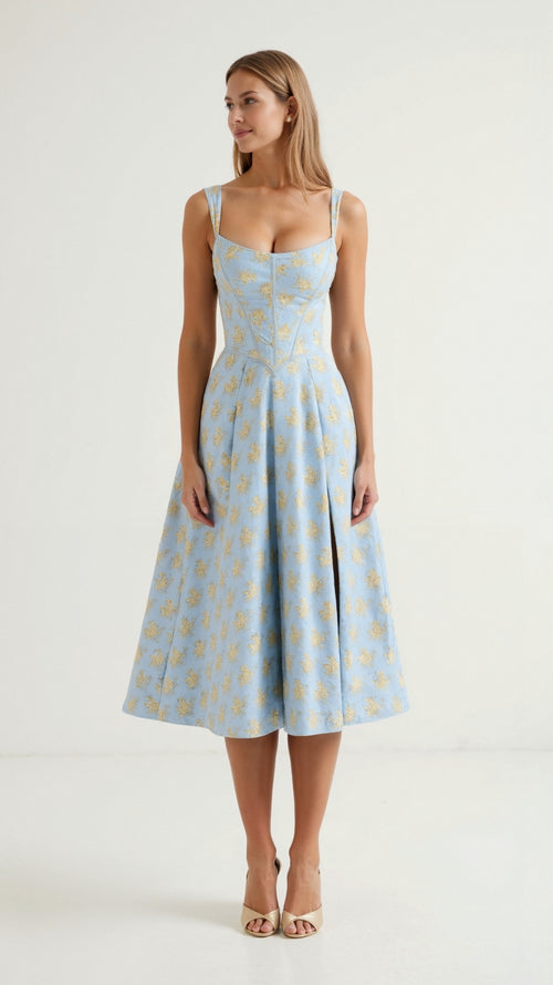 Langes Blumenkleid mit Volantdetails für luftige Sommertage