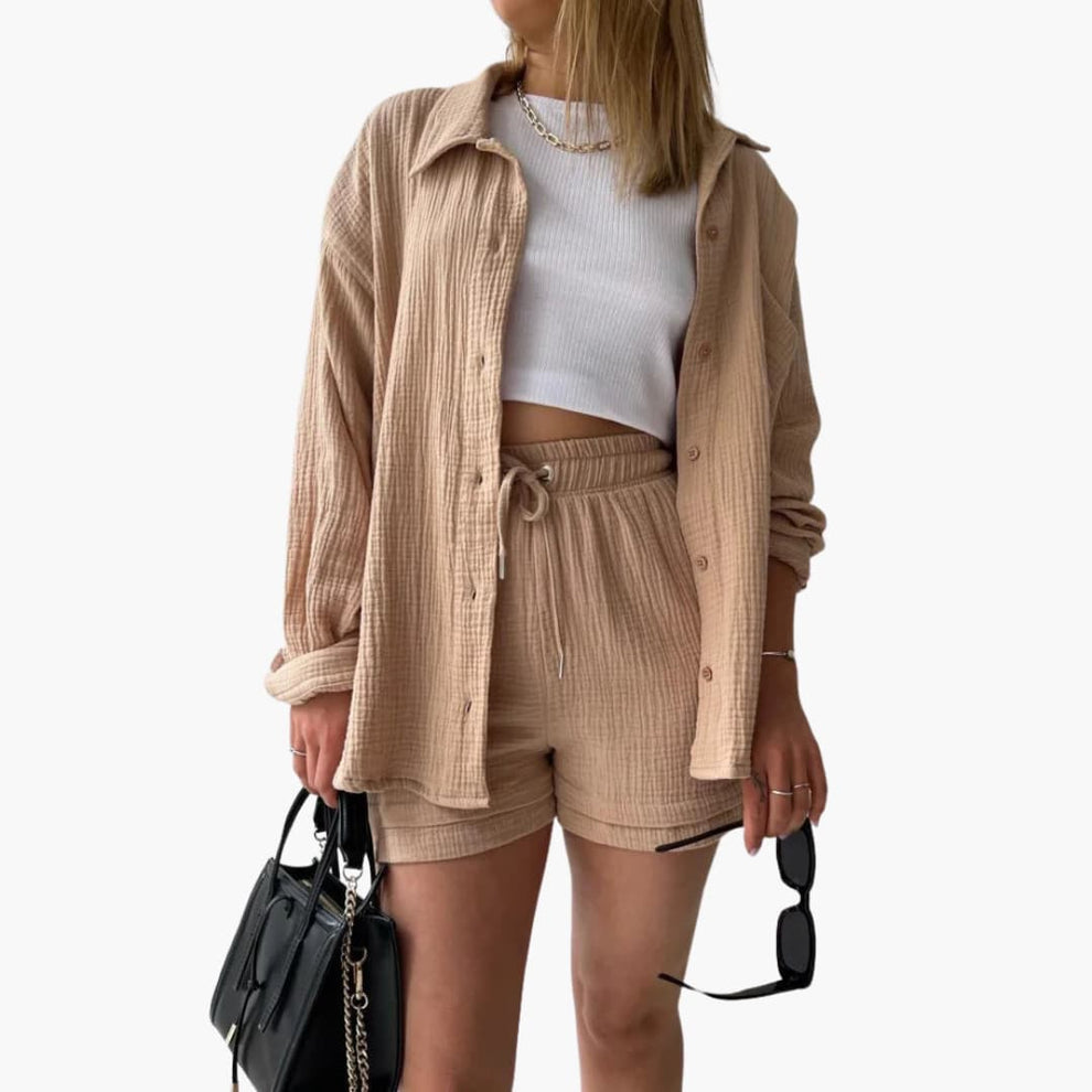 Modisches zweiteiliges Damen Set mit langärmligem Hemd und Shorts für den Sommer