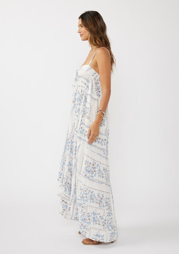 Weites Sommer Maxikleid mit schmalen Trägern und modernem Stil