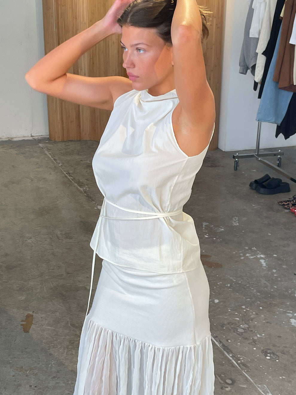 Ärmelloses Oberteil mit feinem Gürtel und stilvollem Look