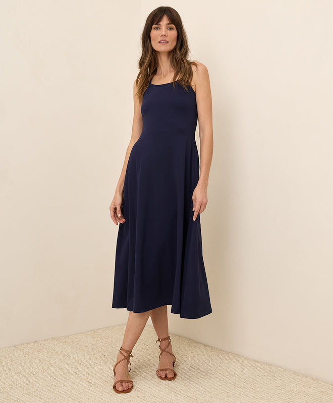 Leichtes Midikleid mit schmalen Trägern und ausgestelltem Schnitt für warme Anlässe