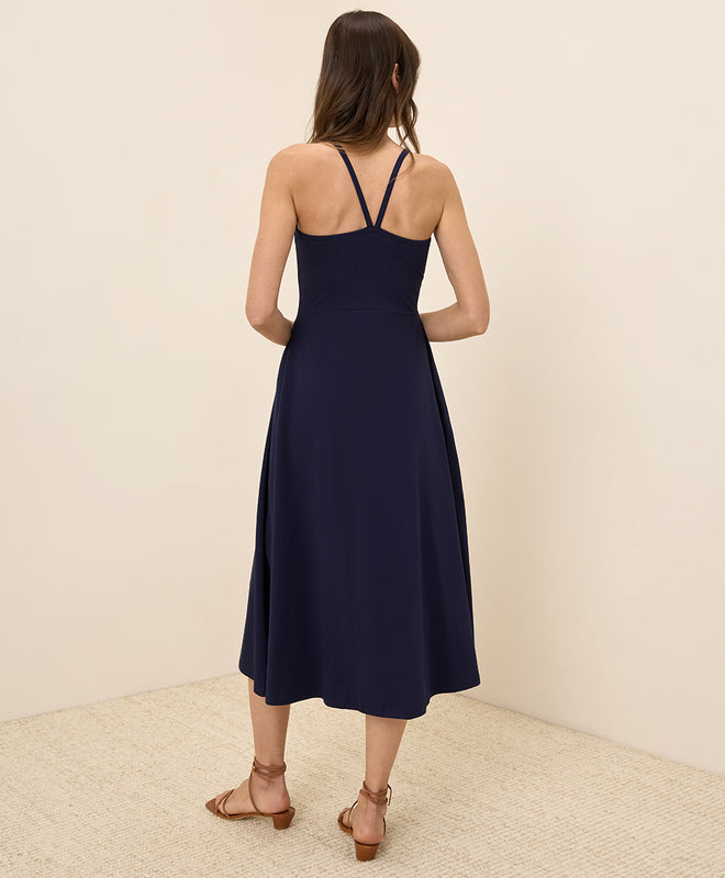 Leichtes Midikleid mit schmalen Trägern und ausgestelltem Schnitt für warme Anlässe